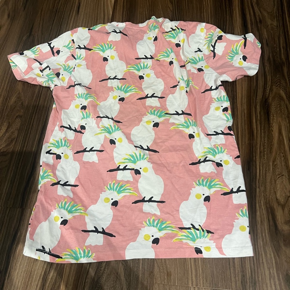 Knicker Bocker Men’s Pink T-Shirt with Cockatoo Bird Print Size Medium